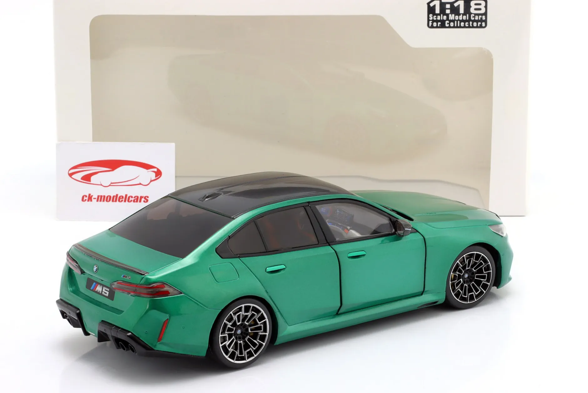 BMW M5 (G90) M Baujahr 2025 Isle of Man grün metallic 1:18 Solido