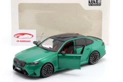 BMW M5 (G90) M Baujahr 2025 Isle of Man grün metallic 1:18 Solido