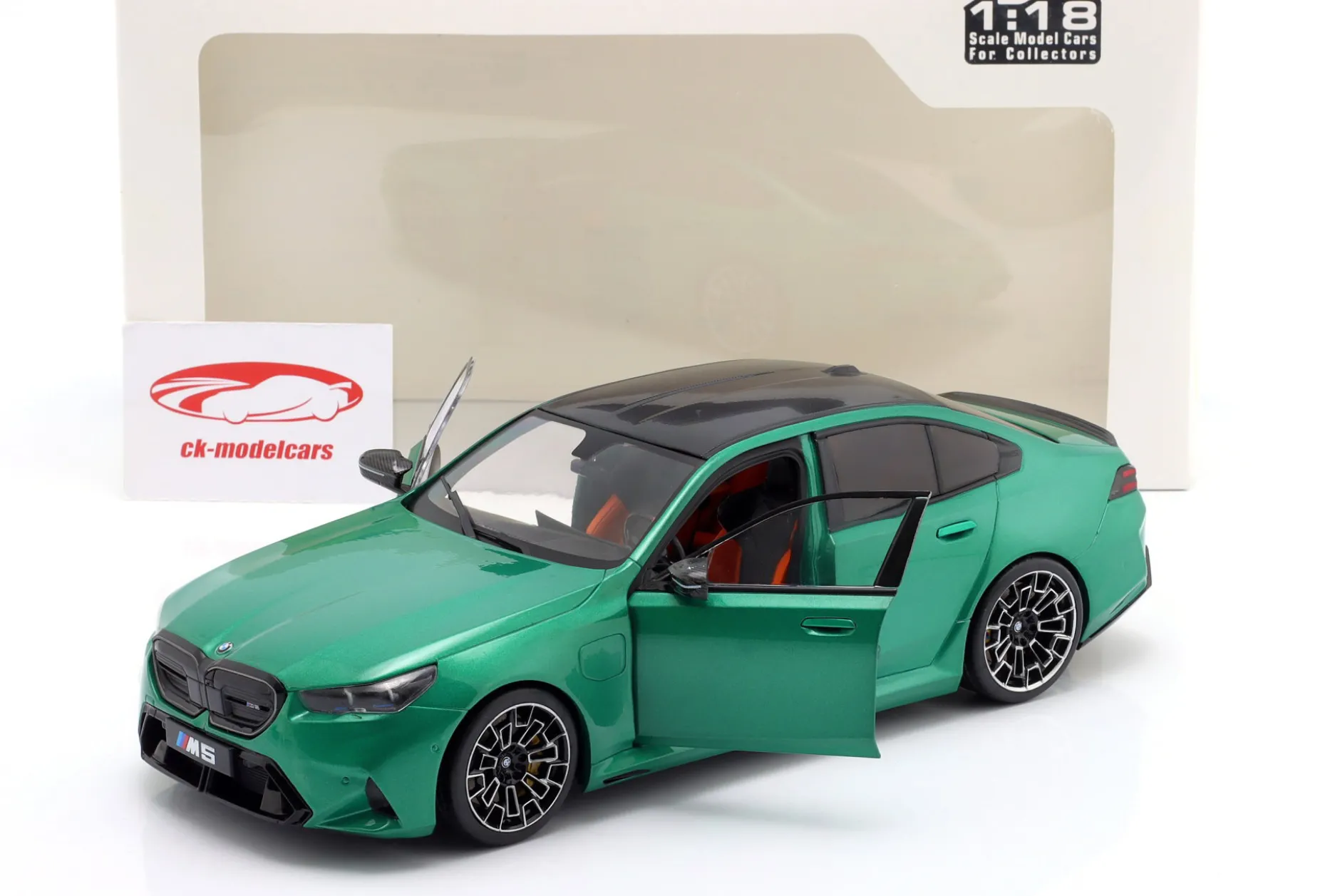 BMW M5 (G90) M Baujahr 2025 Isle of Man grün metallic 1:18 Solido