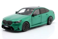 BMW M5 (G90) M Baujahr 2025 Isle of Man grün metallic 1:18 Solido