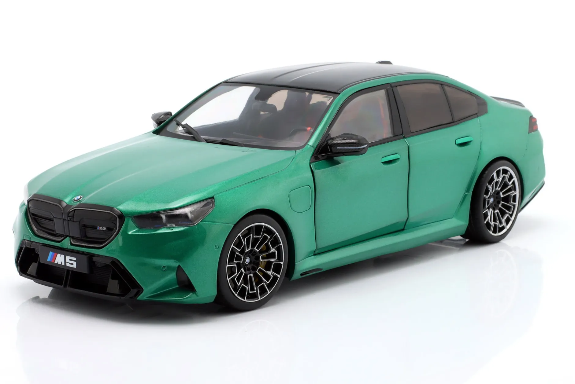BMW M5 (G90) M Baujahr 2025 Isle of Man grün metallic 1:18 Solido