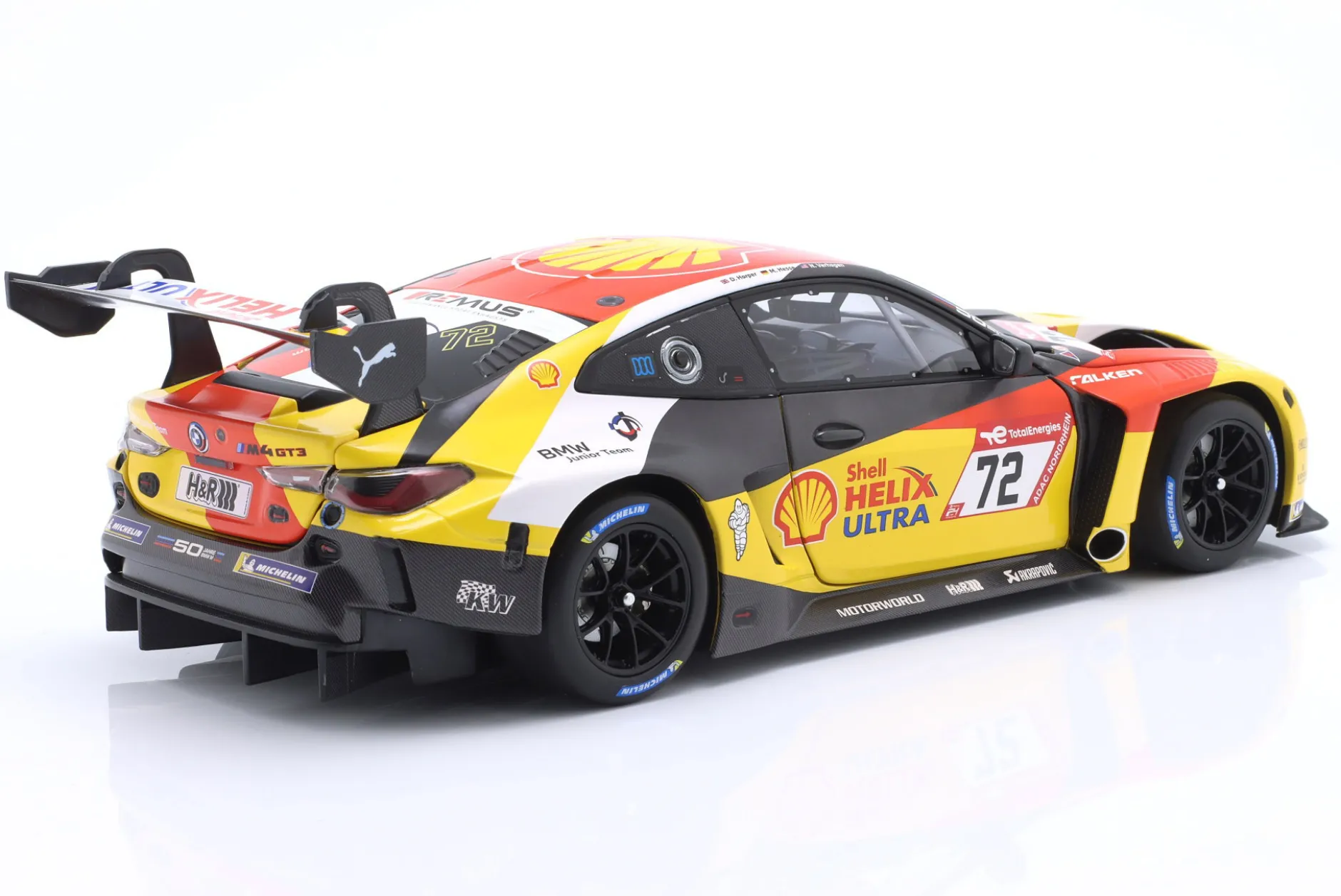 BMW M4 GT3 #72 24h Nürburgring 2022 BMW Junior Team 1:18 Minichamps
