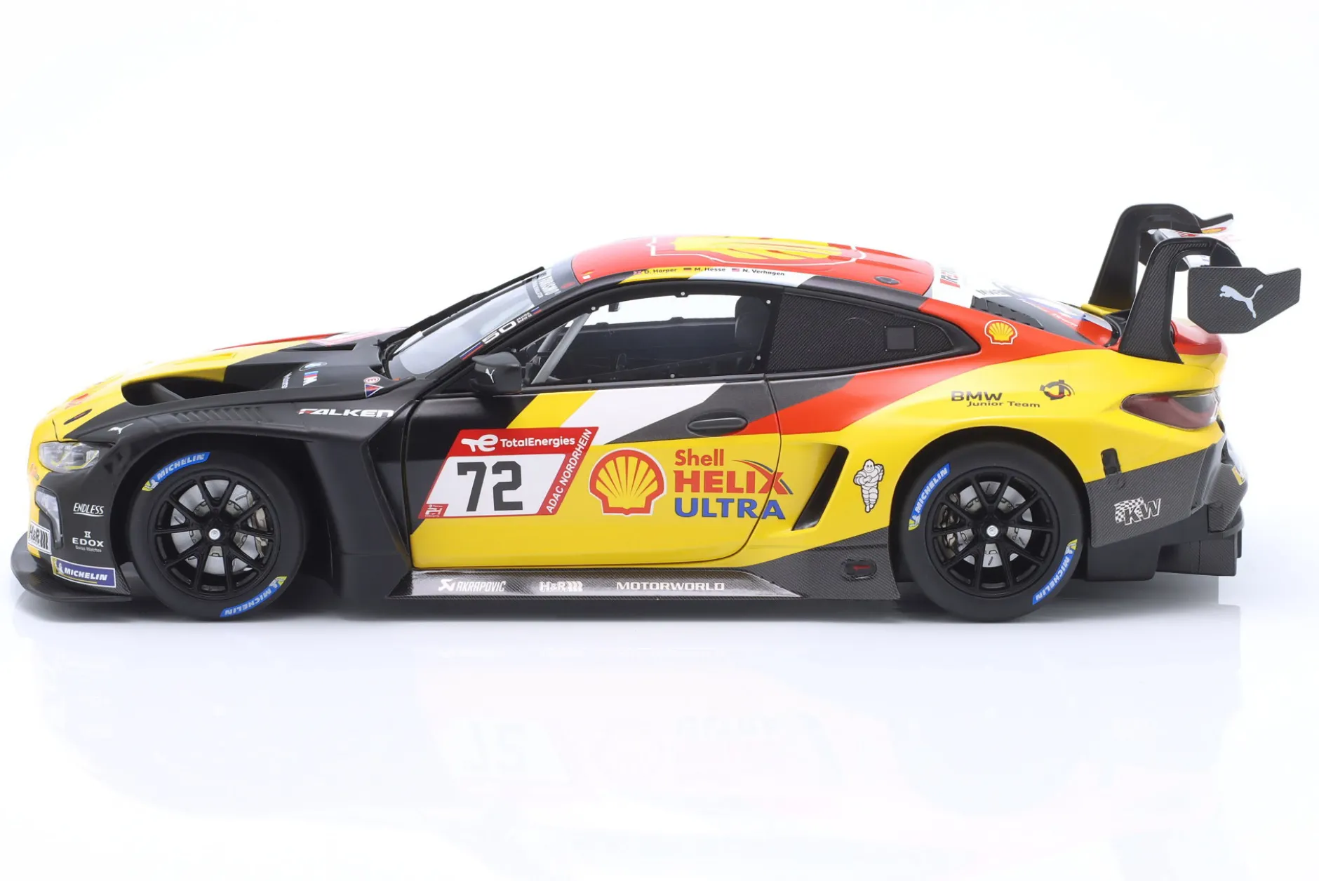BMW M4 GT3 #72 24h Nürburgring 2022 BMW Junior Team 1:18 Minichamps