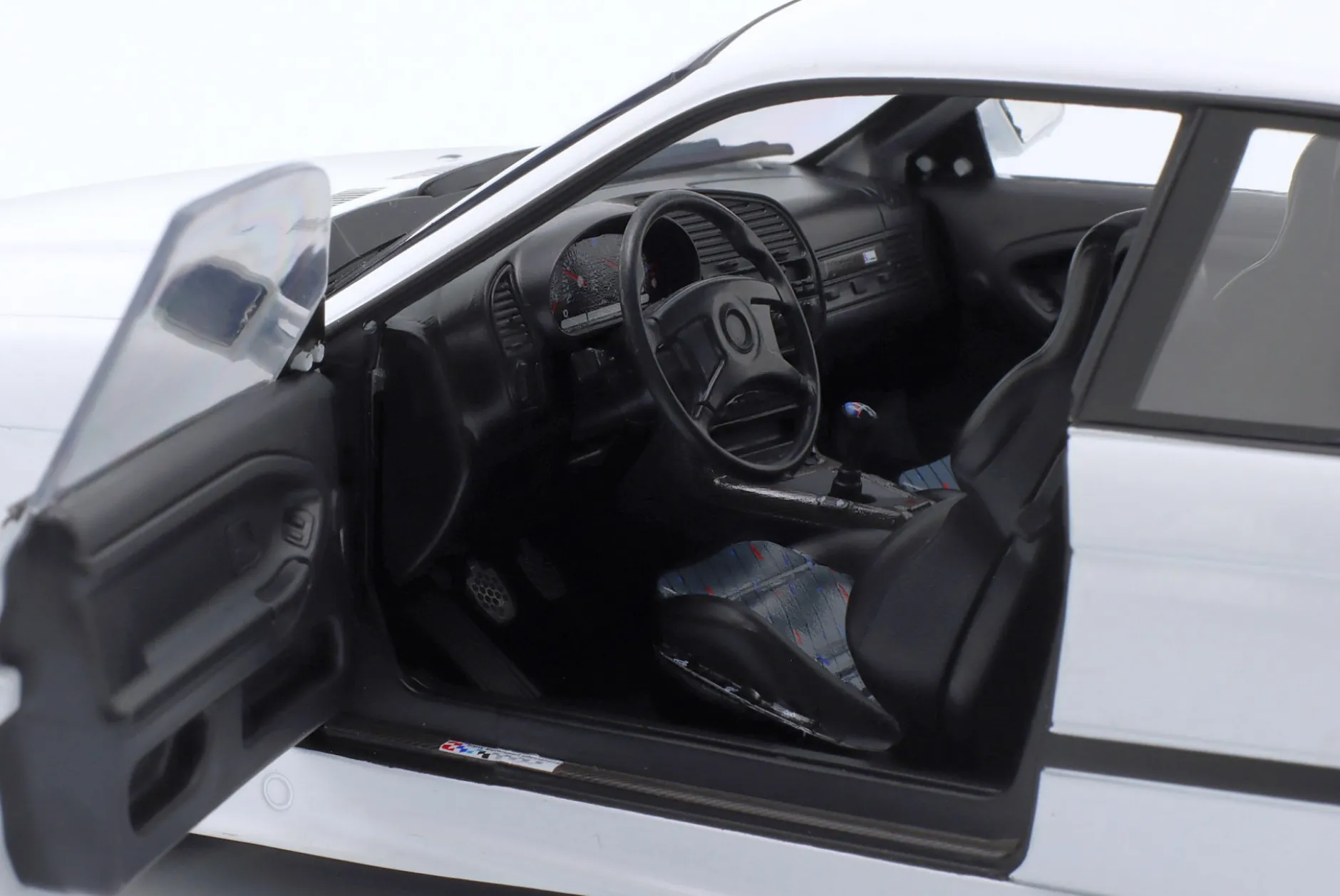 BMW M3 Lightweight Coupe E36 Plain Body Version 1995 weiß 1:18 Solido
