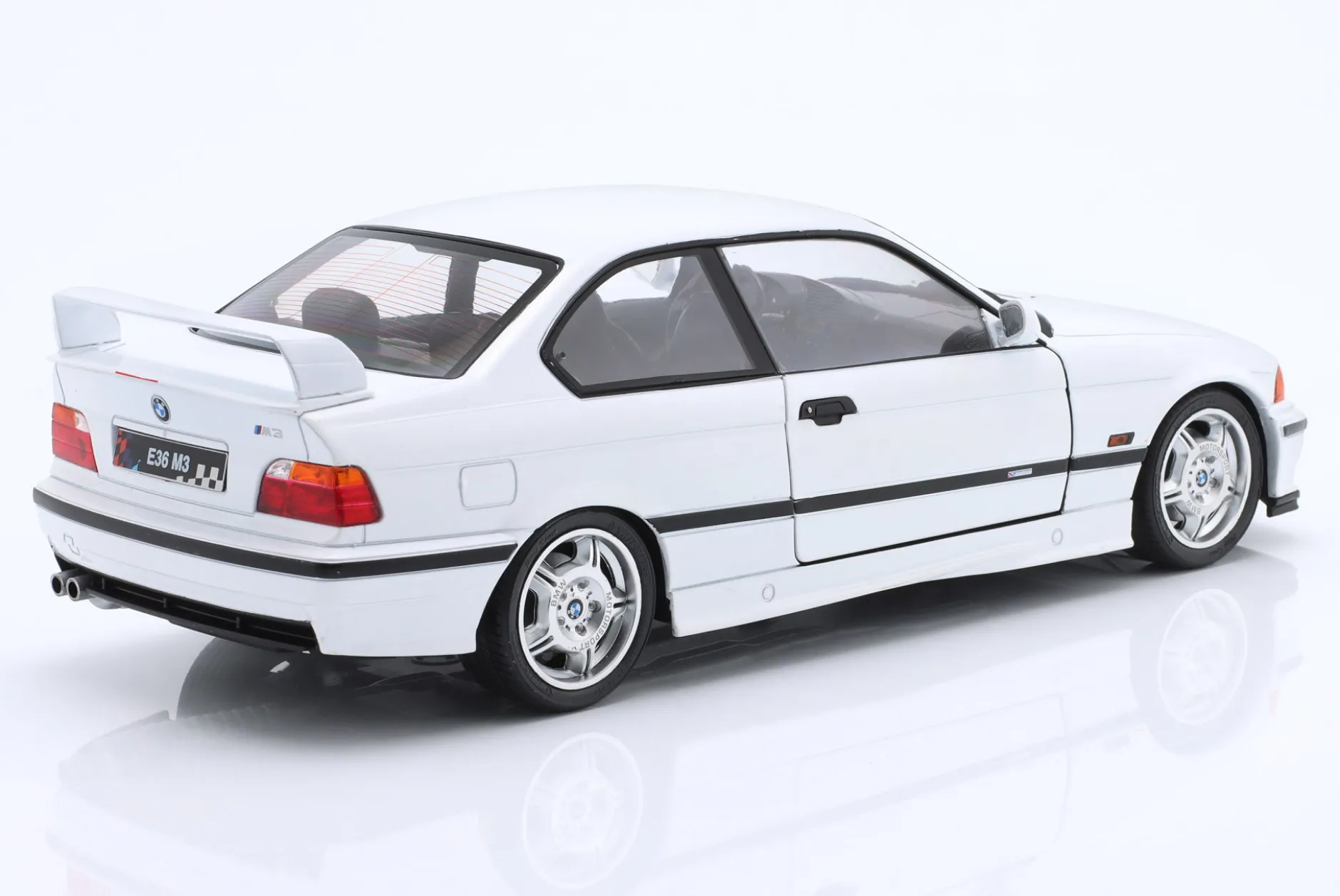 BMW M3 Lightweight Coupe E36 Plain Body Version 1995 weiß 1:18 Solido
