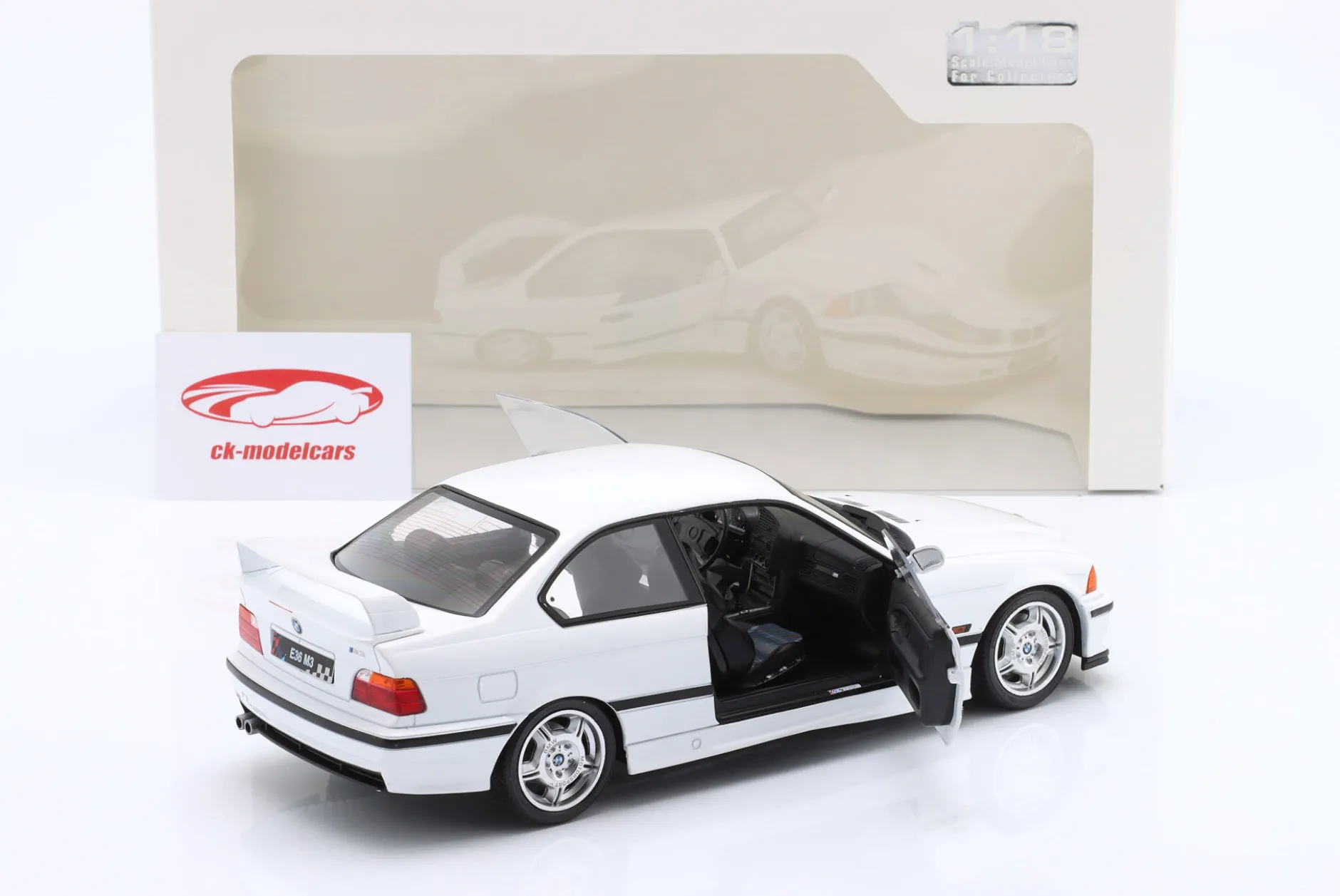 BMW M3 Lightweight Coupe E36 Plain Body Version 1995 weiß 1:18 Solido