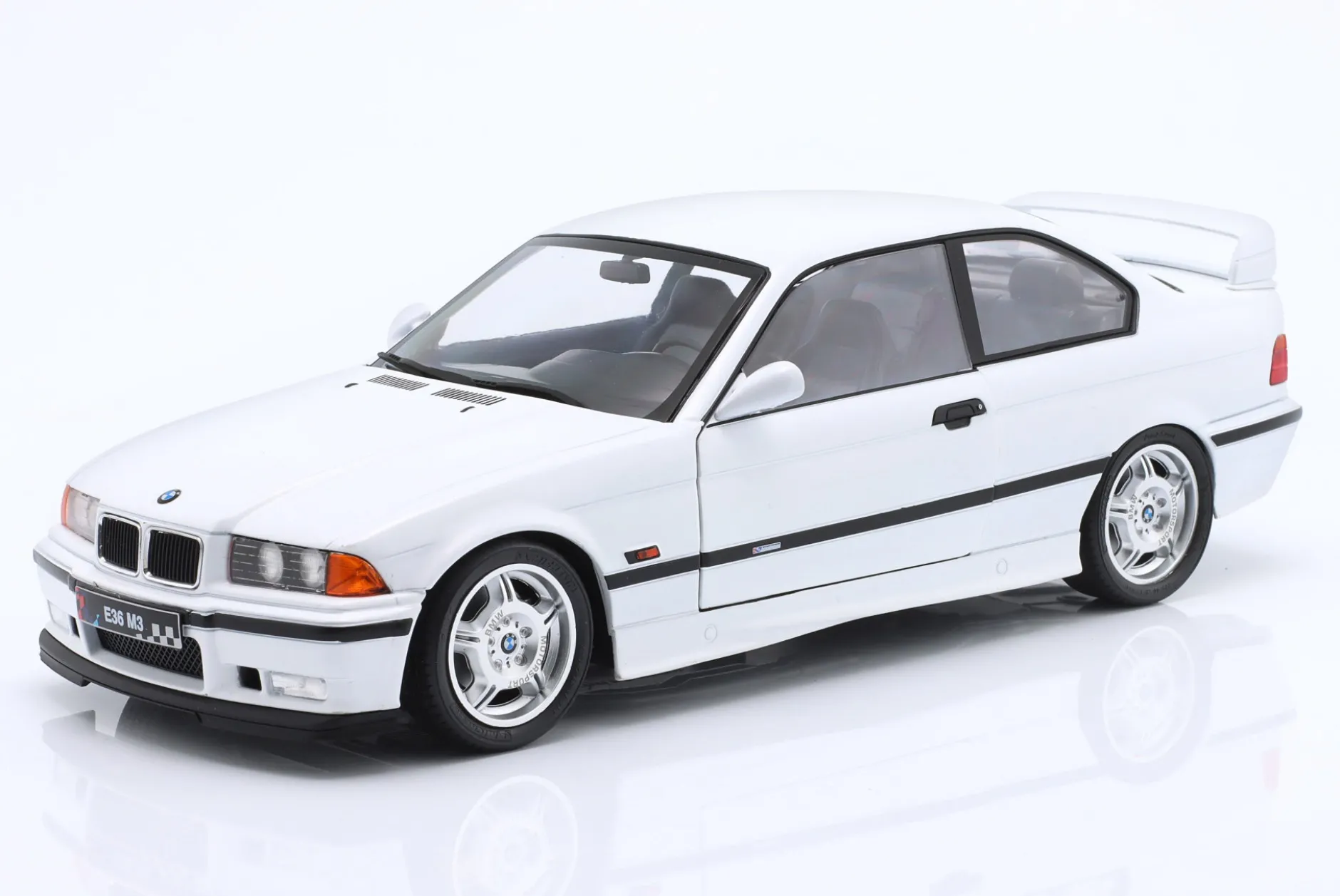 BMW M3 Lightweight Coupe E36 Plain Body Version 1995 weiß 1:18 Solido