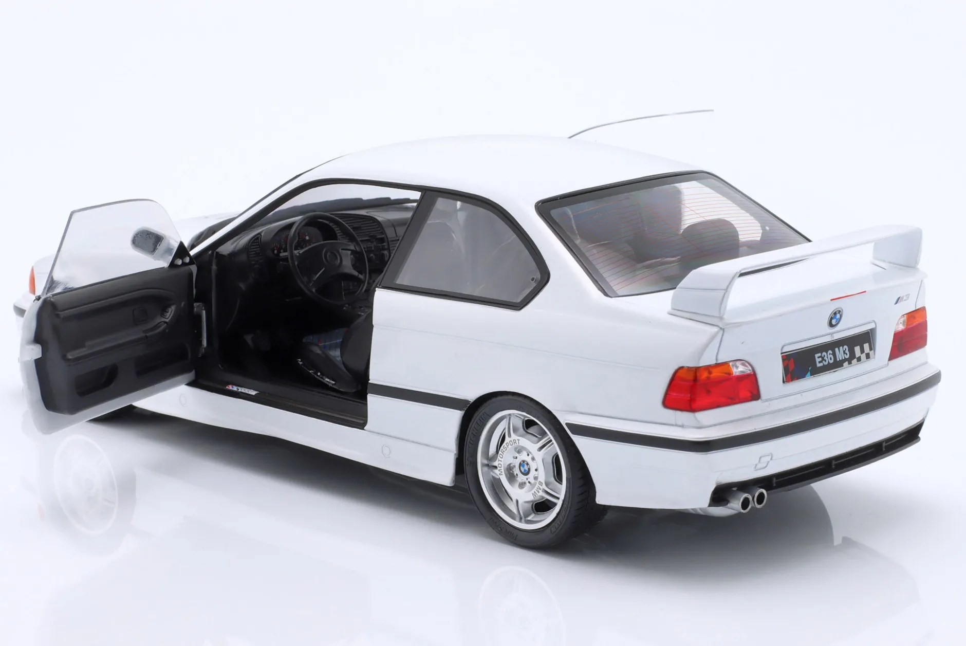 BMW M3 Lightweight Coupe E36 Plain Body Version 1995 weiß 1:18 Solido