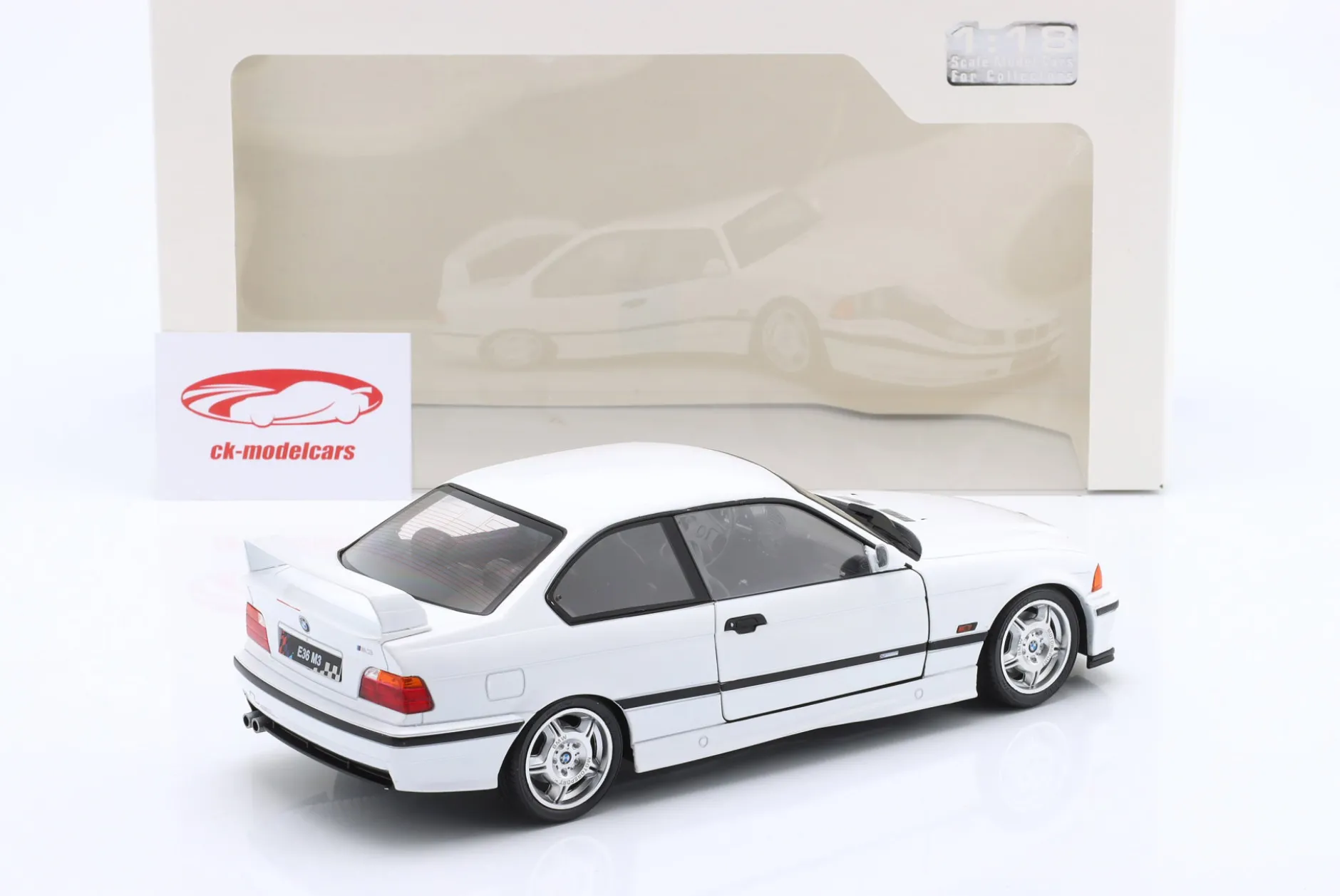 BMW M3 Lightweight Coupe E36 Plain Body Version 1995 weiß 1:18 Solido