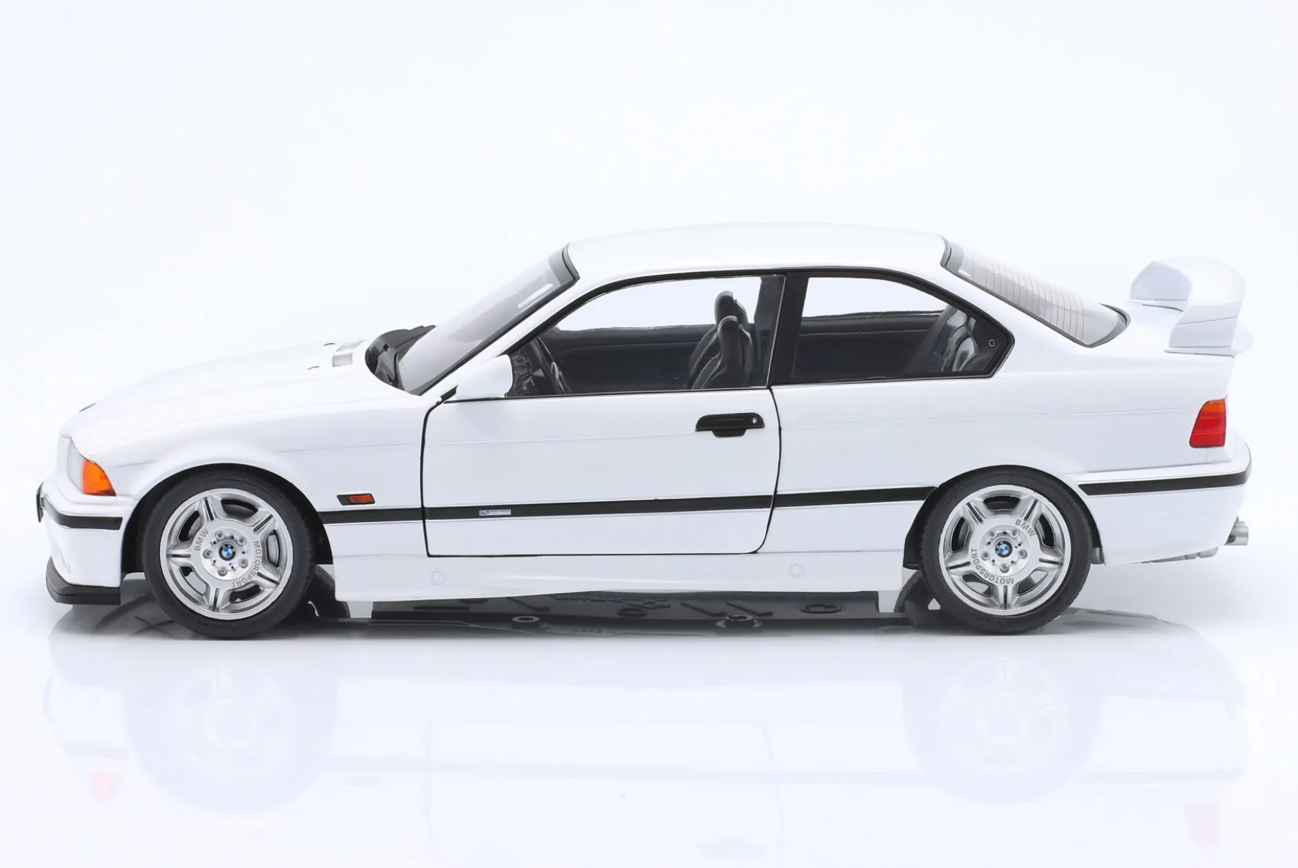 BMW M3 Lightweight Coupe E36 Plain Body Version 1995 weiß 1:18 Solido