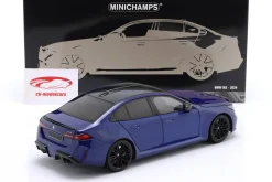 BMW M5 Limousine (G90) Baujahr 2024 blau metallic 1:18 Minichamps