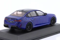 BMW M5 Sedan Baujahr 2024 Marina Bay blau 1:43 Solido