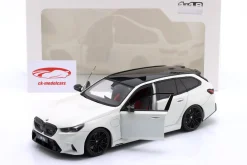 BMW M5 Touring (G99) Baujahr 2025 alpinweiß 1:18 Solido