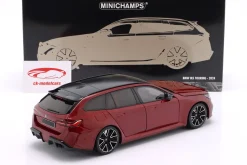 BMW M5 Touring (G99) Baujahr 2024 dunkelrot metallic 1:18 Minichamps