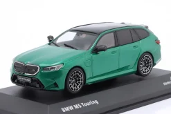 BMW M5 Touring (G99) Baujahr 2024 Isle of Man grün metallic 1:43 Solido