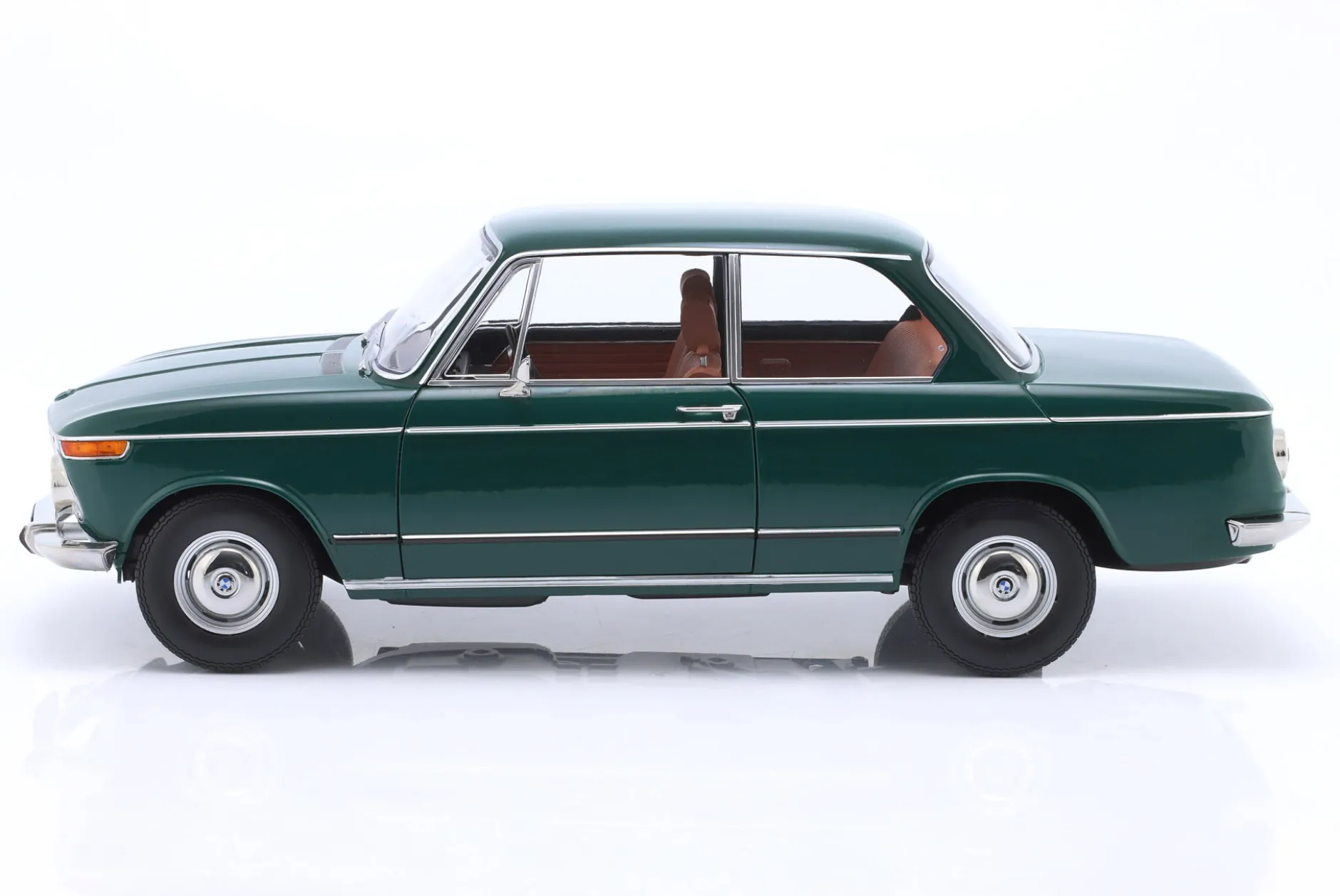 BMW 1802 1. Serie Baujahr 1967 grün 1:12 KK-Scale