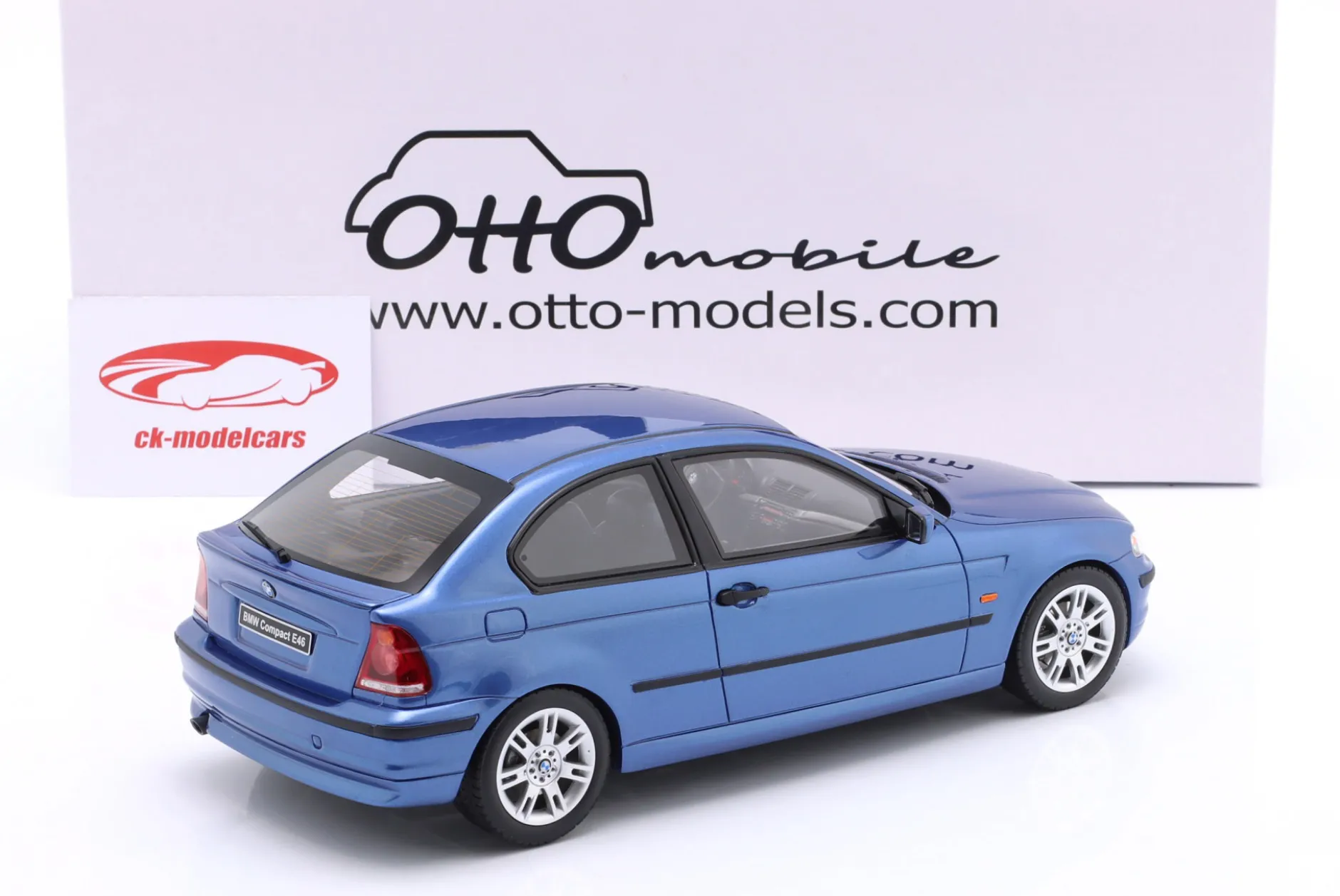BMW 318 TI Compact (E46) Baujahr 2002 Estoril blau 1:18 OttOmobile