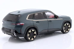 BMW XM (G09) SUV Baujahr 2023 grün metallic 1:18 Minichamps