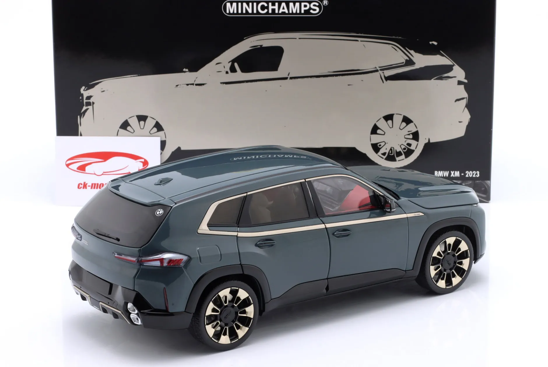BMW XM (G09) SUV Baujahr 2023 grün metallic 1:18 Minichamps