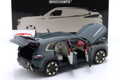 BMW XM (G09) SUV Baujahr 2023 grün metallic 1:18 Minichamps