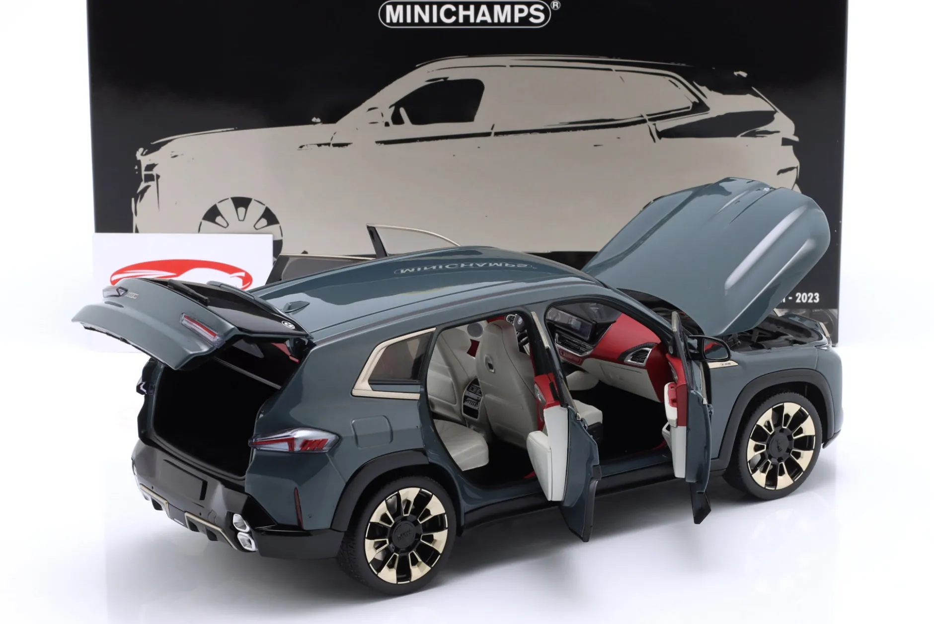 BMW XM (G09) SUV Baujahr 2023 grün metallic 1:18 Minichamps