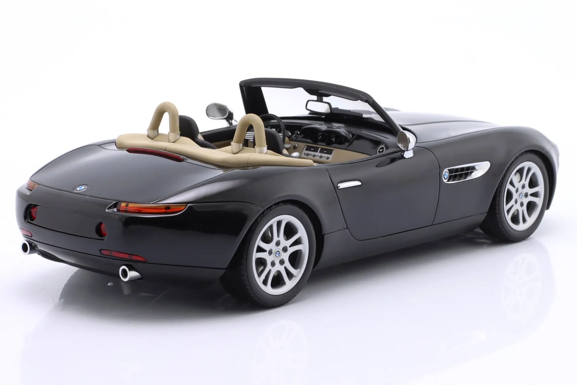 BMW Z8 Roadster Baujahr 2000 schwarz 1:18 Minichamps