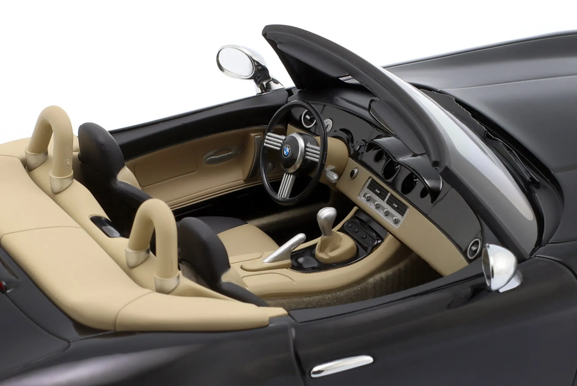 BMW Z8 Roadster Baujahr 2000 schwarz 1:18 Minichamps