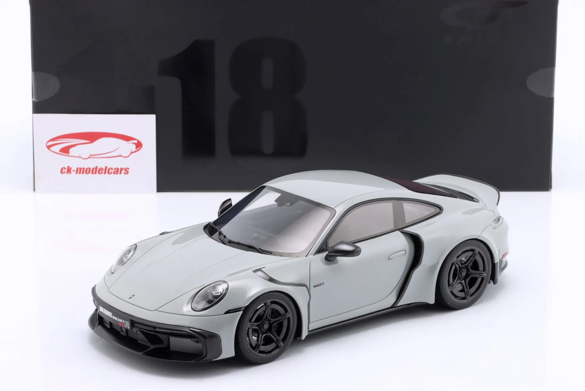 Brabus 900 Rocket-R Baujahr 2023 nardo grau 1:18 GT-Spirit