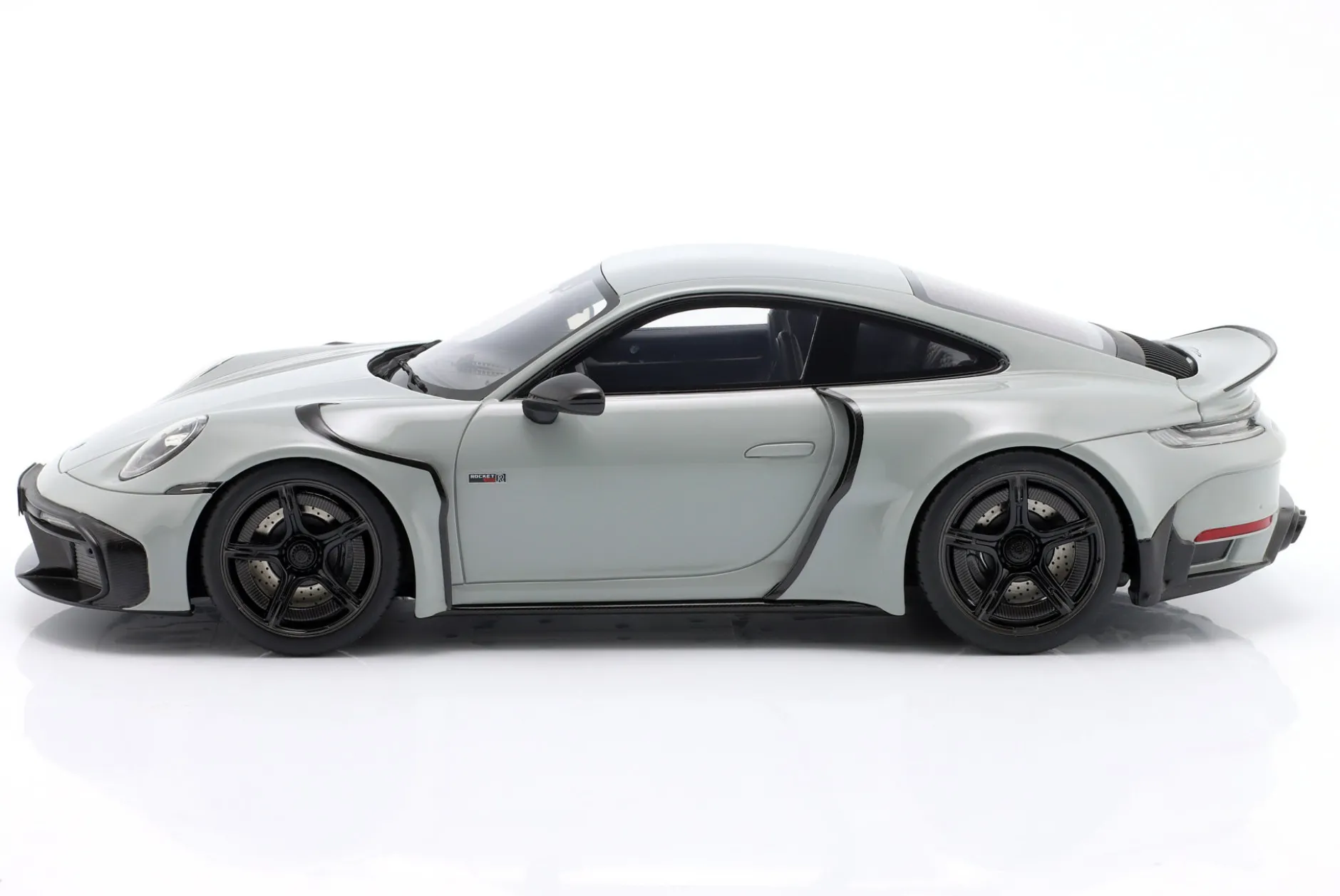 Brabus 900 Rocket-R Baujahr 2023 nardo grau 1:18 GT-Spirit
