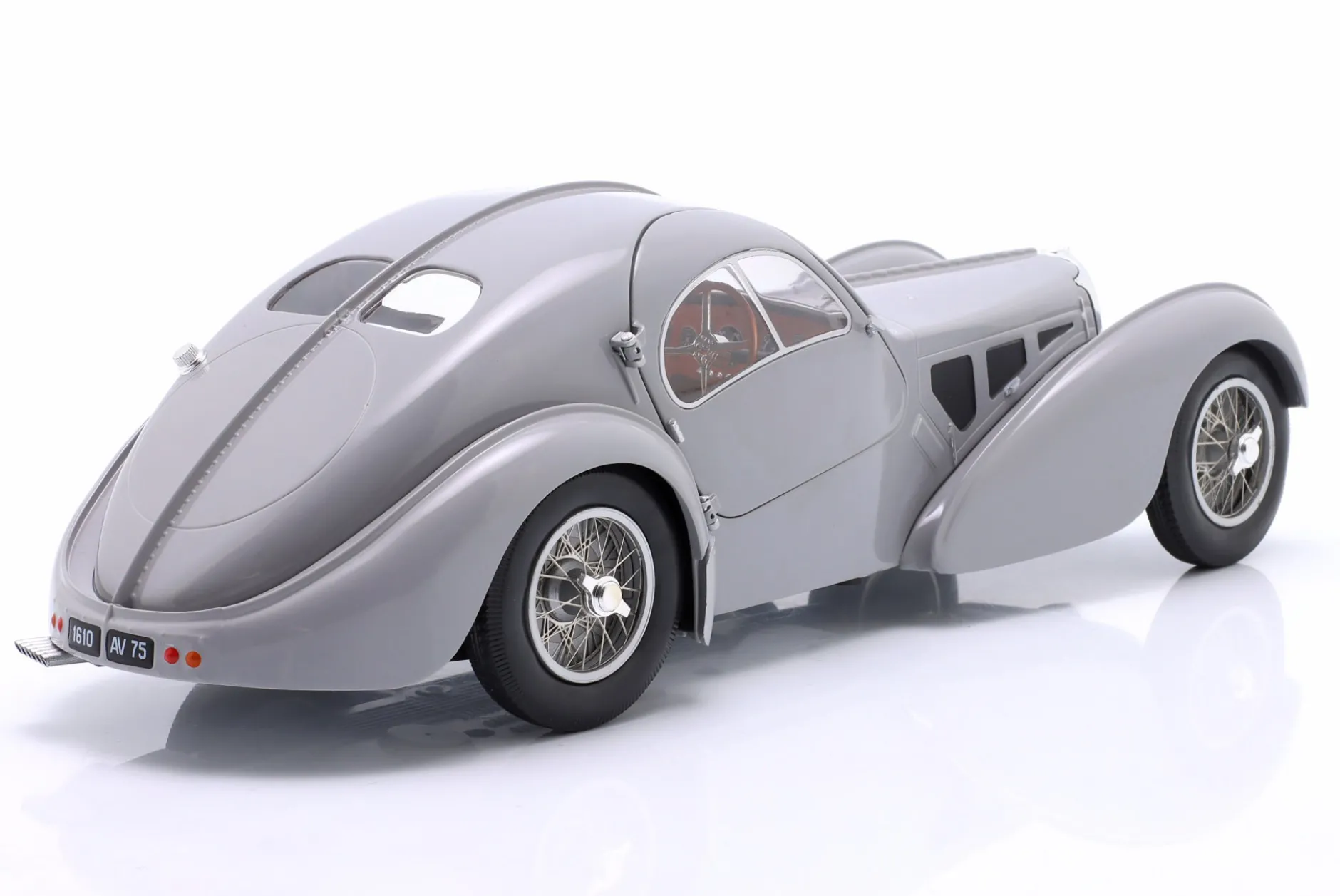 Bugatti Atlantic Type 57 SC Baujahr 1937 grau 1:18 Solido