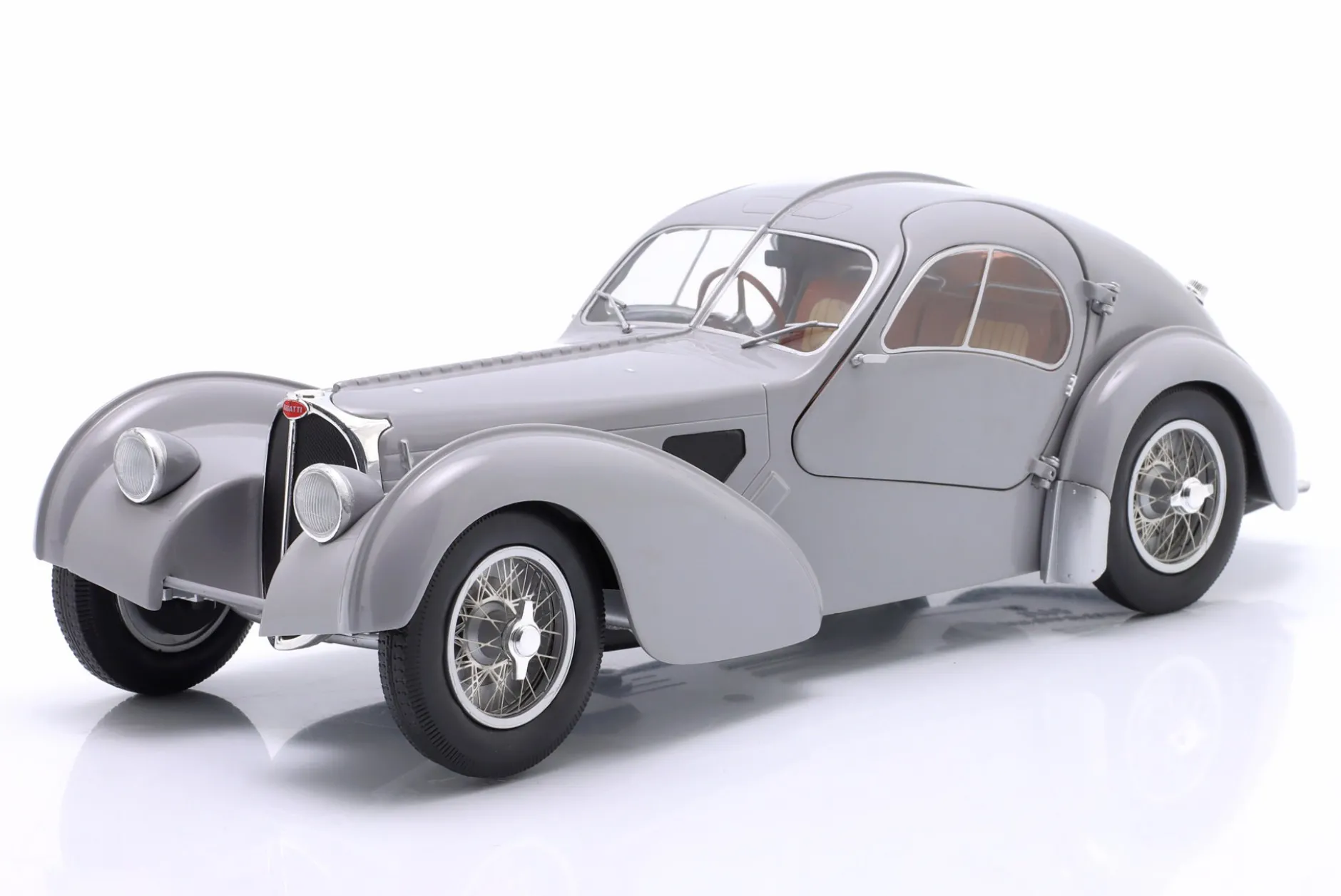 Bugatti Atlantic Type 57 SC Baujahr 1937 grau 1:18 Solido