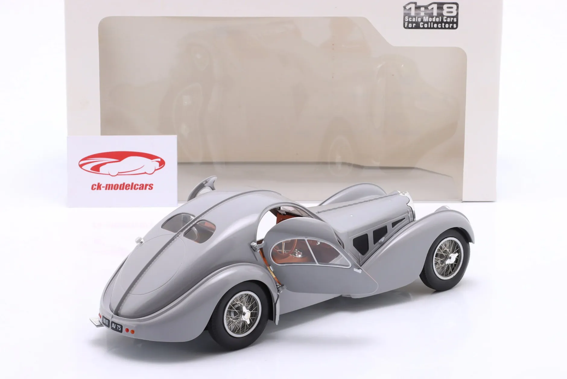 Bugatti Atlantic Type 57 SC Baujahr 1937 grau 1:18 Solido