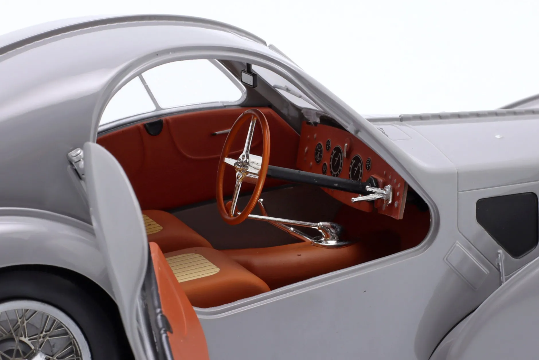 Bugatti Atlantic Type 57 SC Baujahr 1937 grau 1:18 Solido