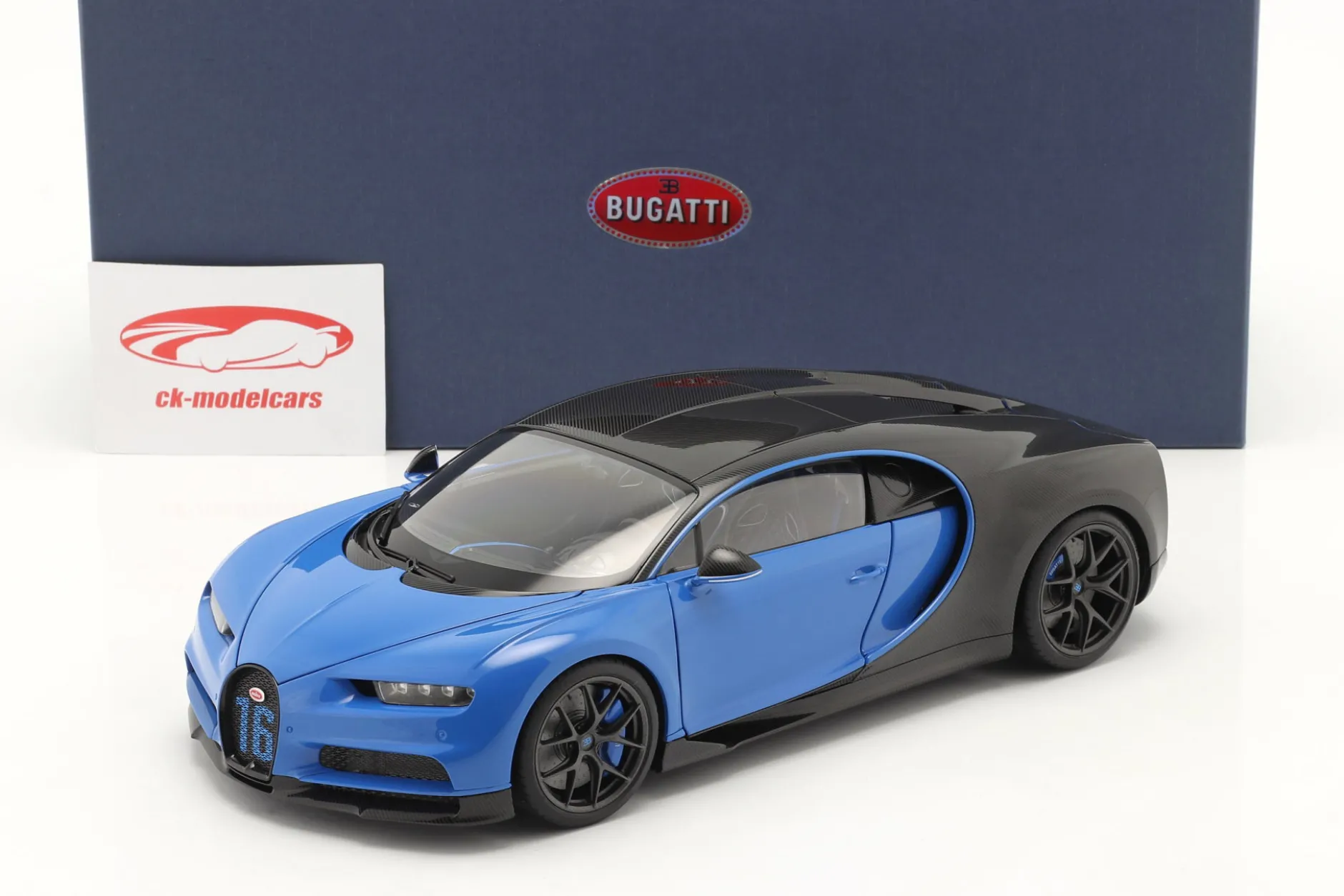 Bugatti Chiron Sport Baujahr 2019 french racing blau / carbon 1:18 AUTOart