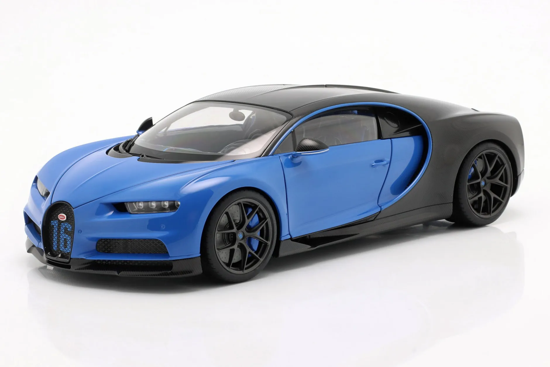Bugatti Chiron Sport Baujahr 2019 french racing blau / carbon 1:18 AUTOart