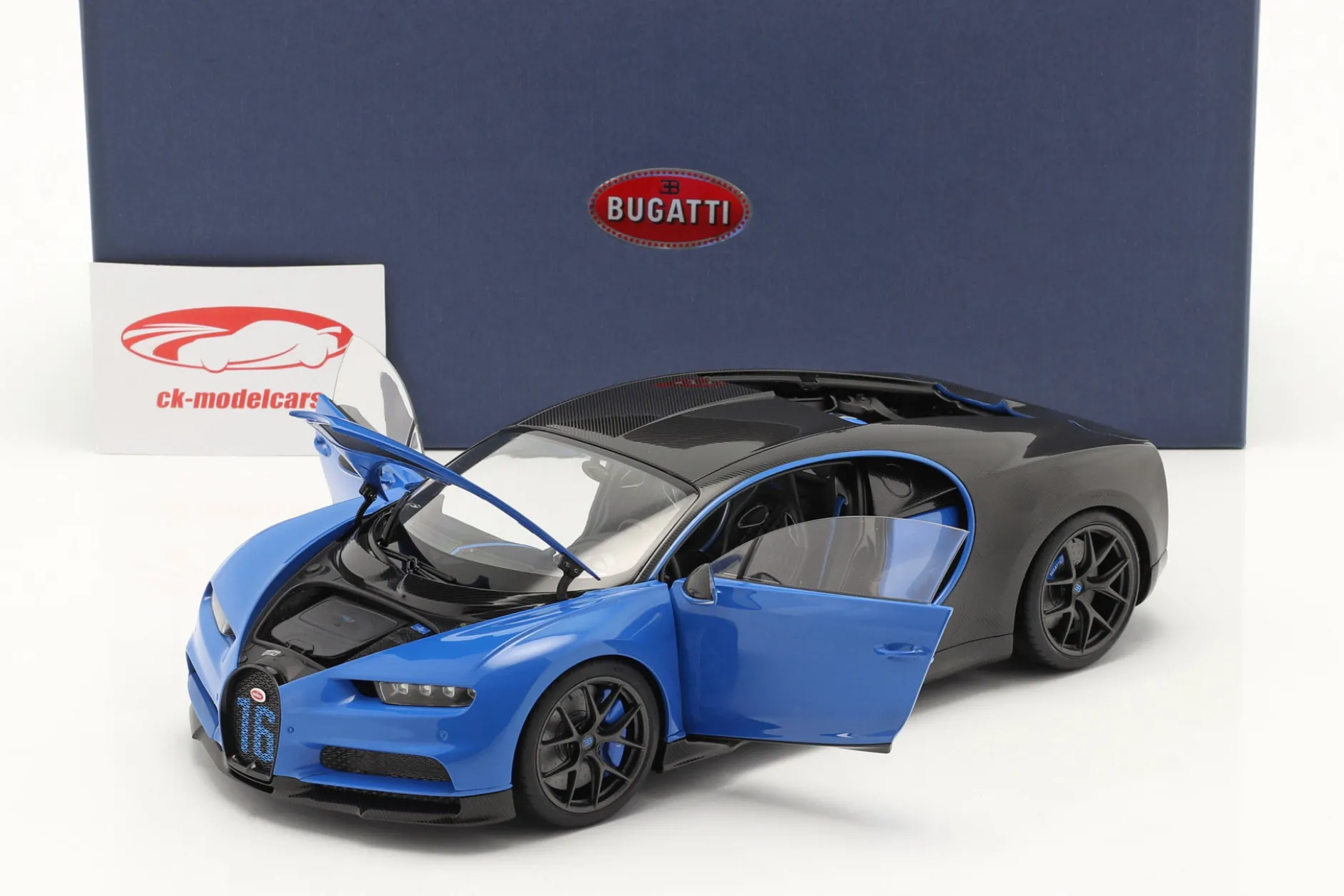 Bugatti Chiron Sport Baujahr 2019 french racing blau / carbon 1:18 AUTOart