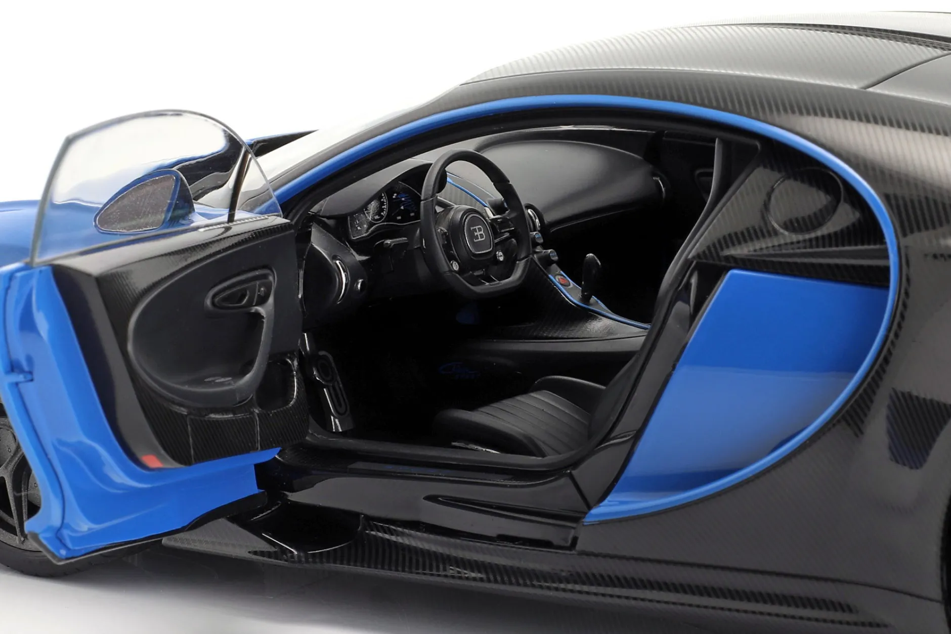 Bugatti Chiron Sport Baujahr 2019 french racing blau / carbon 1:18 AUTOart