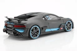 Bugatti Divo Baujahr 2018 mattgrau / hellblau 1:18 Bburago