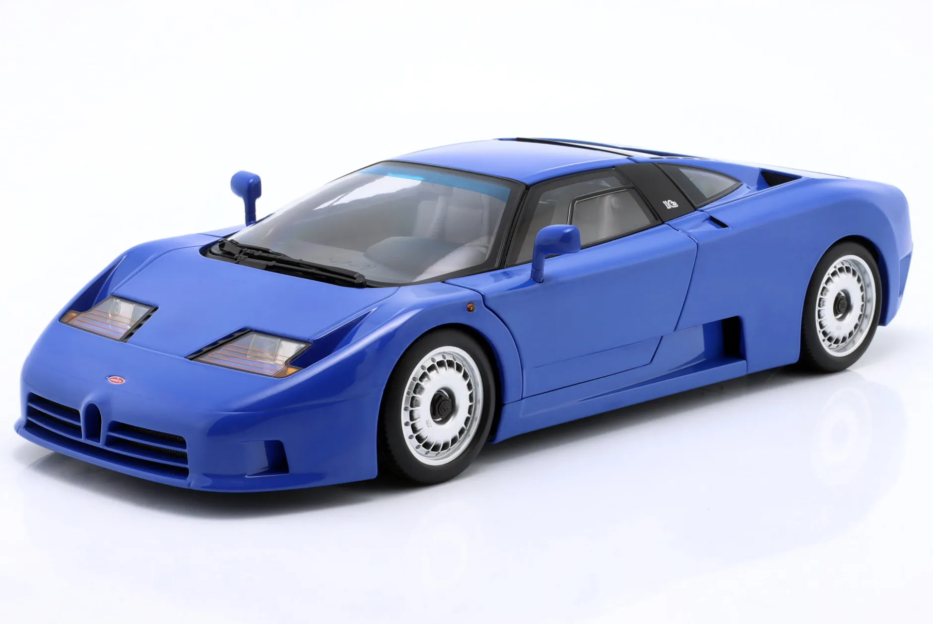 Bugatti EB110 Baujahr 1991 blau 1:12 KK-Scale