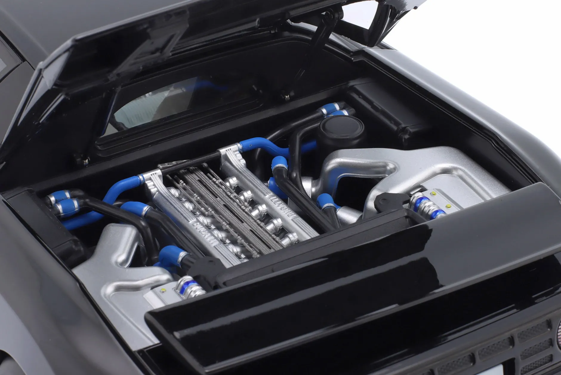 Bugatti EB110 Baujahr 1991 schwarz 1:12 KK-Scale