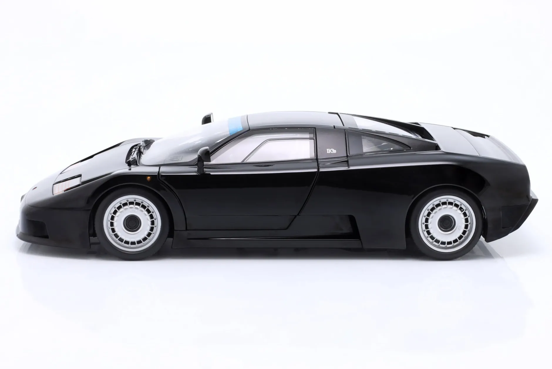Bugatti EB110 Baujahr 1991 schwarz 1:12 KK-Scale