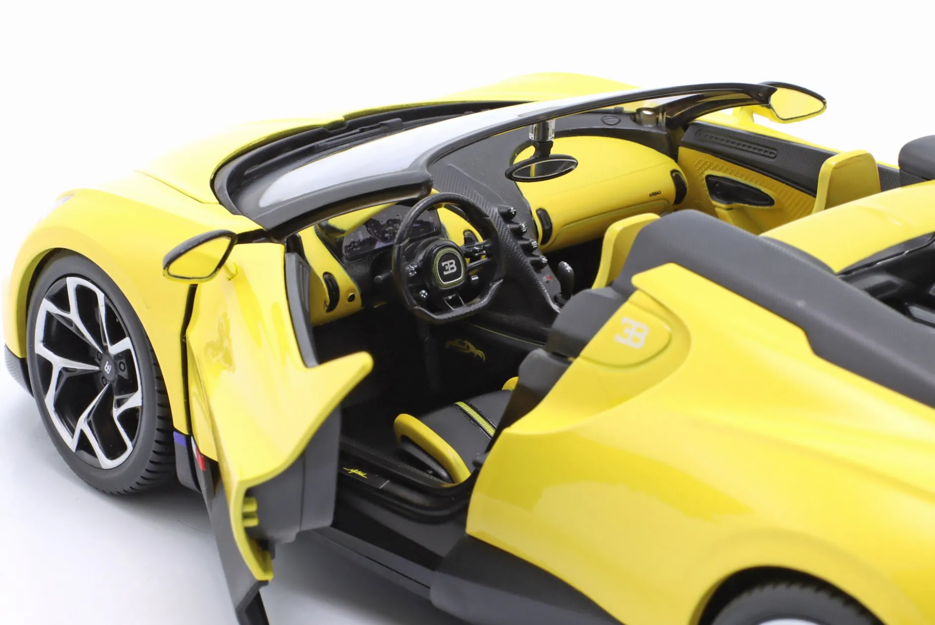 Bugatti W16 Mistral Baujahr 2023 gelb 1:18 Bburago
