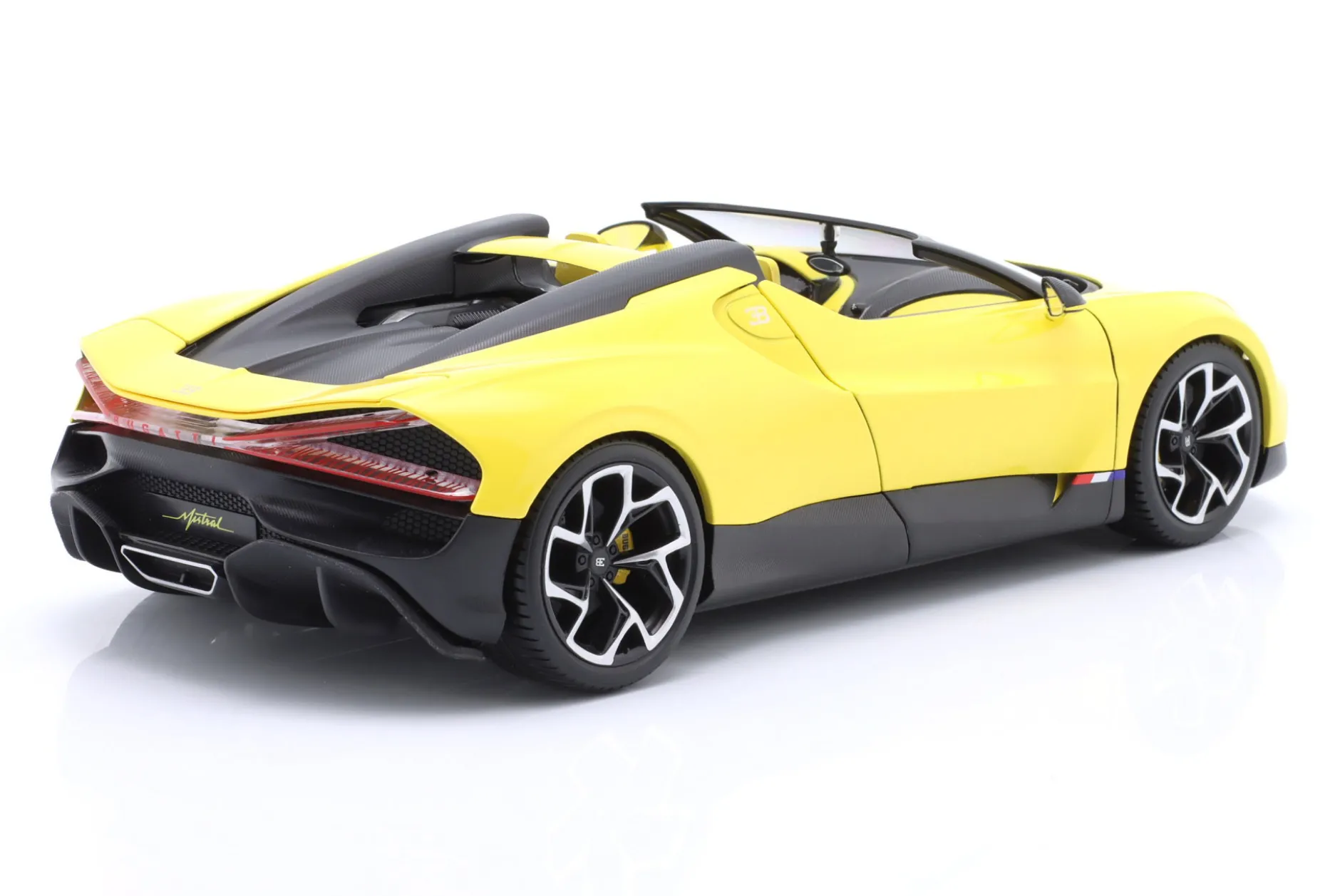 Bugatti W16 Mistral Baujahr 2023 gelb 1:18 Bburago