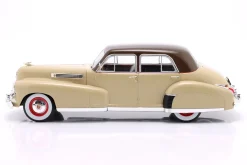 Cadillac Fleetwood Series 60 Special Sedan Baujahr 1941 beige, dunkelbraun 1:18 ModelCar Group