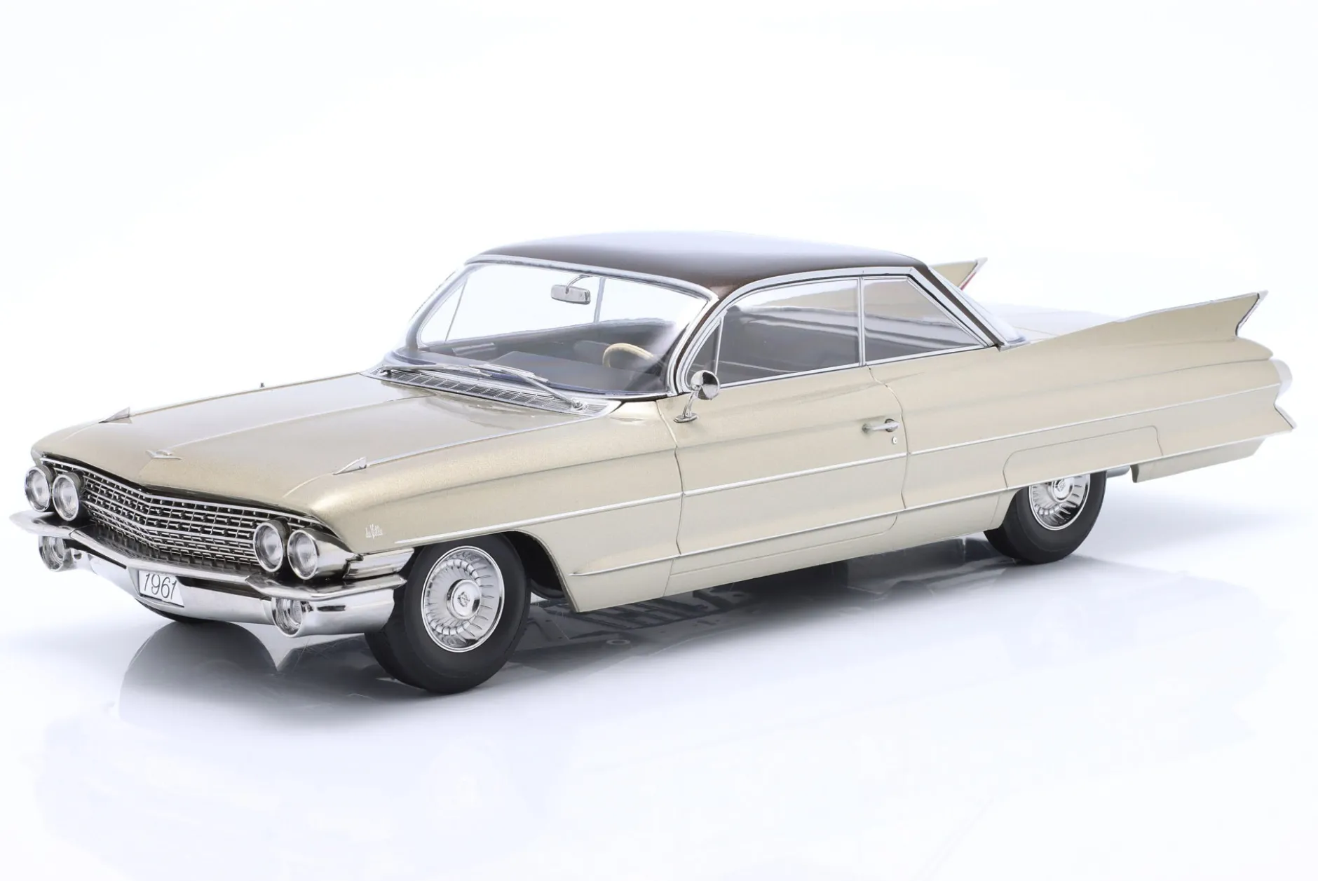Cadillac Series 62 Coupe DeVille Baujahr 1961 beige metallic 1:18 KK-Scale