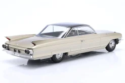 Cadillac Series 62 Coupe DeVille Baujahr 1961 beige metallic 1:18 KK-Scale