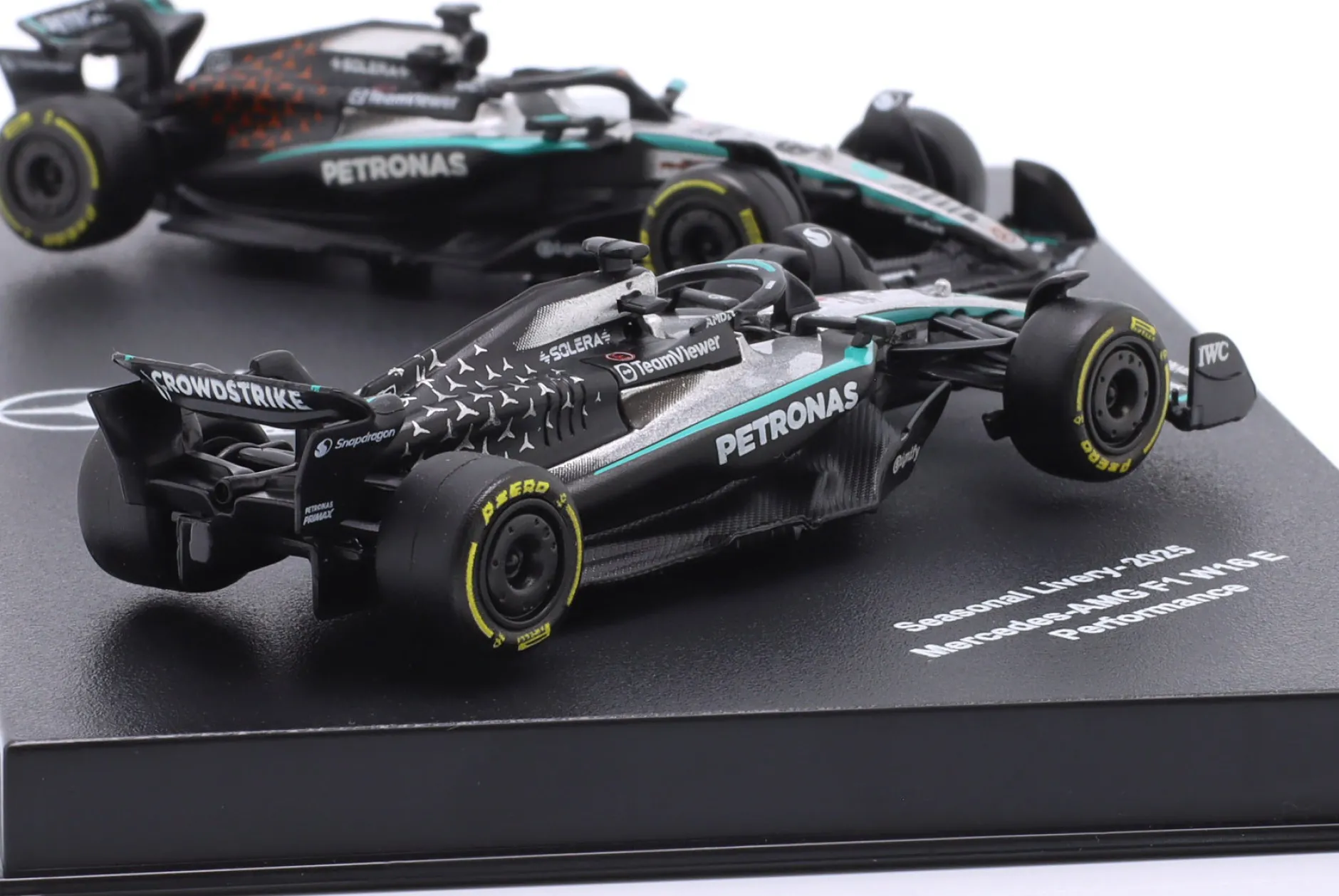 2-Car Set George Russell Mercedes-AMG F1 W16 #63 Formel 1 2025 1:64 Bburago