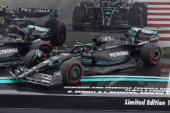 2-Car Set Hamilton #44 & Russell #63 Bahrain GP Formel 1 2023 1:43 Minichamps