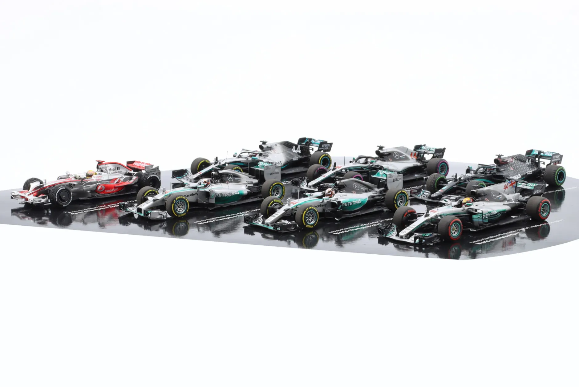 7-Car Set Lewis Hamilton: 7-facher Formel 1 Weltmeister 1:43 Minichamps