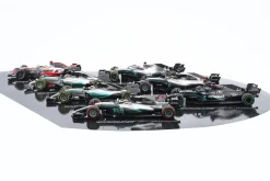 7-Car Set Lewis Hamilton: 7-facher Formel 1 Weltmeister 1:43 Minichamps